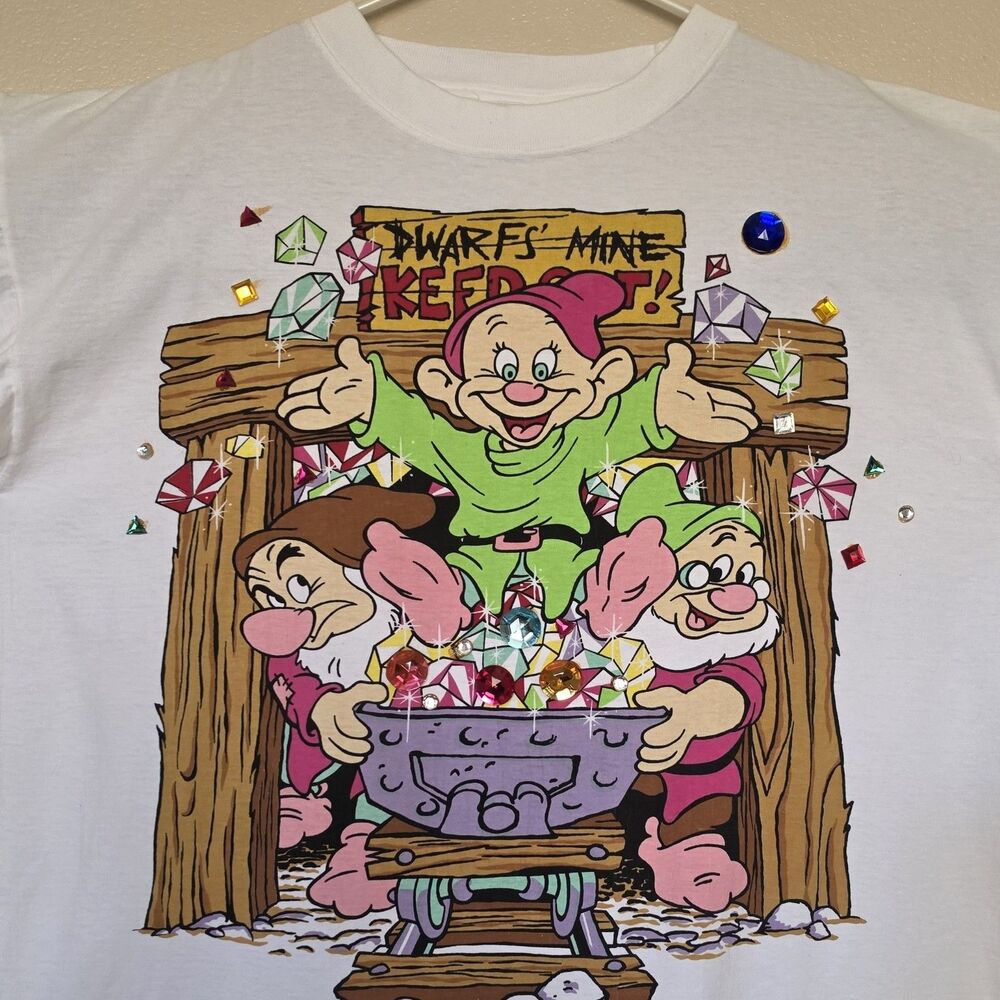 Vintage The Disney Store 7 Dwarfs Mine Keep Out Jeweled T-Shirt Snow White Rare - Picture 2 of 9